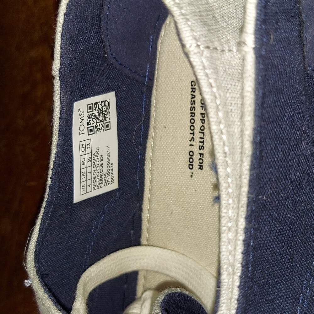 Toms - Picture 5 of 6